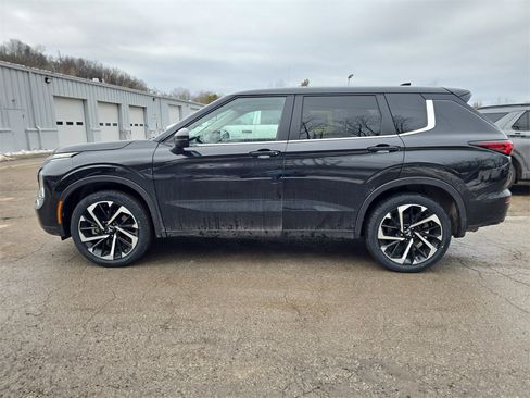 Used 2024 Mitsubishi Outlander SE image 4