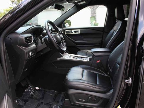Used 2020 Ford Explorer XLT w/ Equipment Group 202A AWD/4WD image 26