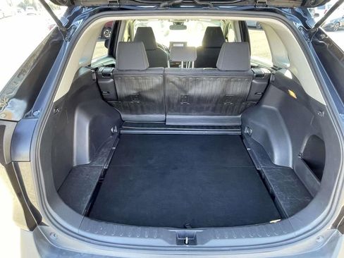 Used 2020 Toyota RAV4 LE image 10