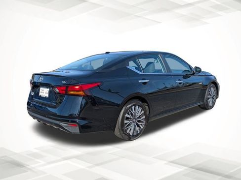 Used 2024 Nissan Altima 2.5 SV image 4