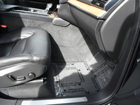 Used 2021 Volvo XC90 T5 Momentum w/ Advanced Package image 26