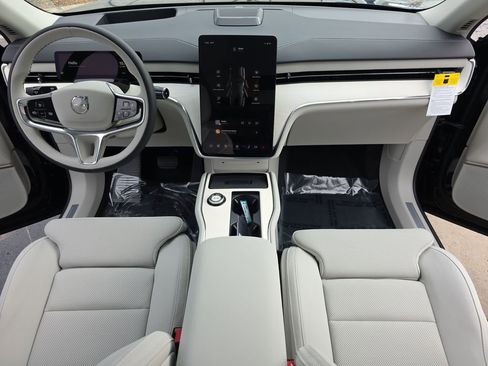 New 2025 Volvo EX90 Ultra w/ Protection Package Premier image 17