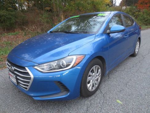 Used 2017 Hyundai Elantra SE image 1
