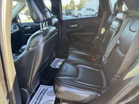 Used 2016 Jeep Cherokee Limited image 10