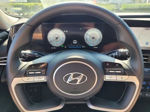 Used 2023 Hyundai Elantra Limited image 26