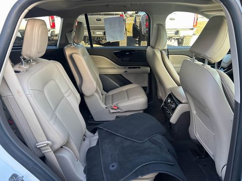 Used 2023 Lincoln Aviator AWD w/ Premium Package image 19