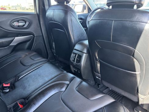 Used 2022 Jeep Cherokee Latitude Lux w/ Sun & Sound Group AWD/4WD image 13