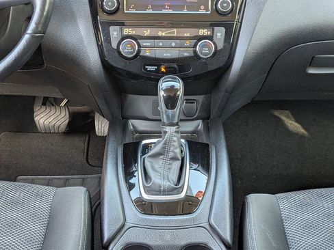 Used 2022 Nissan Rogue Sport SV image 18