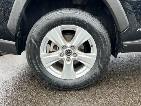 Used 2021 Toyota RAV4 XLE w/ XLE Grade Weather Package image 9