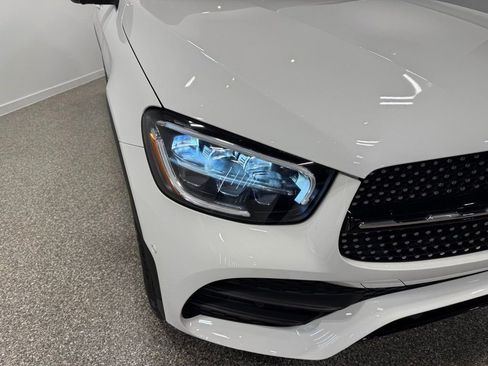 Used 2022 Mercedes-Benz GLC 300 4MATIC image 3