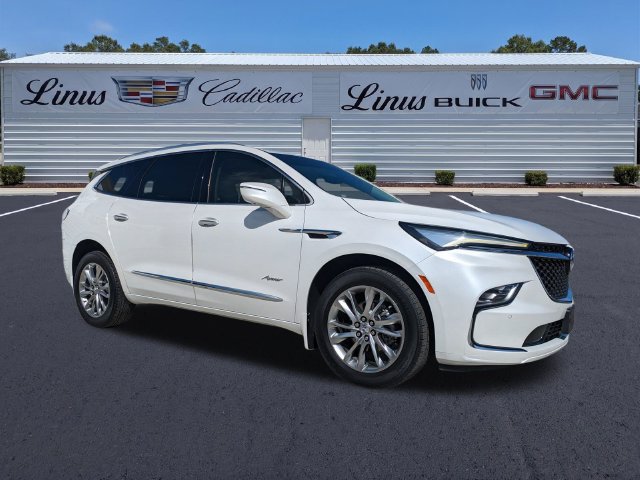 Used 2023 Buick Enclave Avenir w/ Avenir Technology Package AWD/4WD image 2