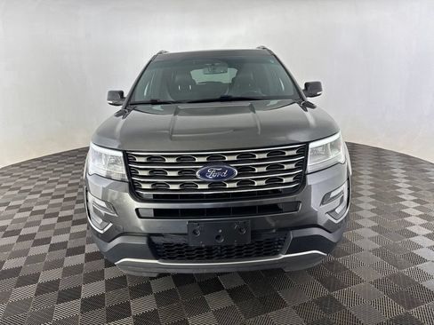 Used 2017 Ford Explorer XLT w/ Equipment Group 202A AWD/4WD image 2