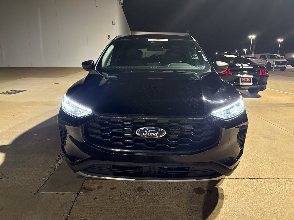 Used 2025 Ford Escape ST-Line FWD image 2