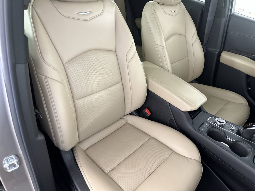 Used 2024 Cadillac XT4 Premium Luxury w/ Active Safety Package AWD/4WD image 31