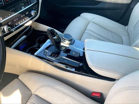 Used 2020 BMW 530i w/ Lighting Package RWD image 16