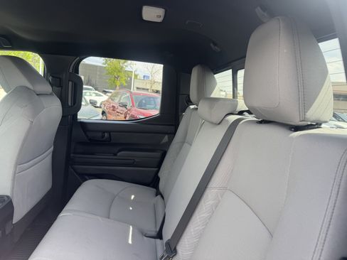 Certified 2025 Toyota Tacoma SR5 AWD/4WD image 15