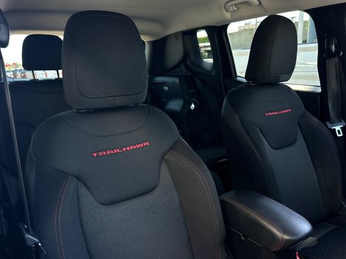 Used 2016 Jeep Renegade Trailhawk AWD/4WD image 17