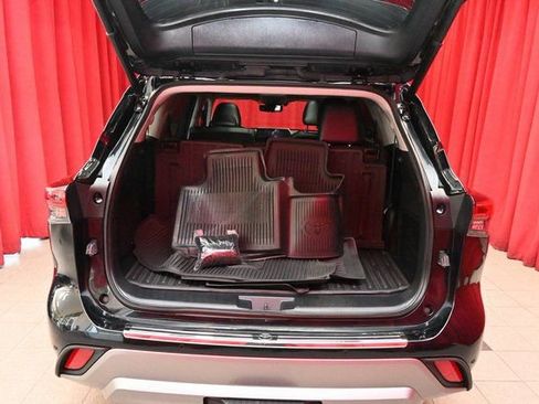 Certified 2021 Toyota Highlander Platinum image 6