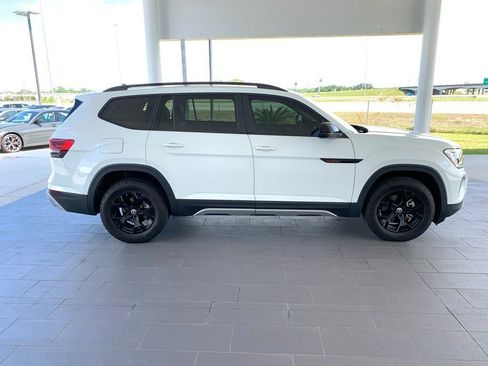 Used 2024 Volkswagen Atlas Peak Edition SE image 4