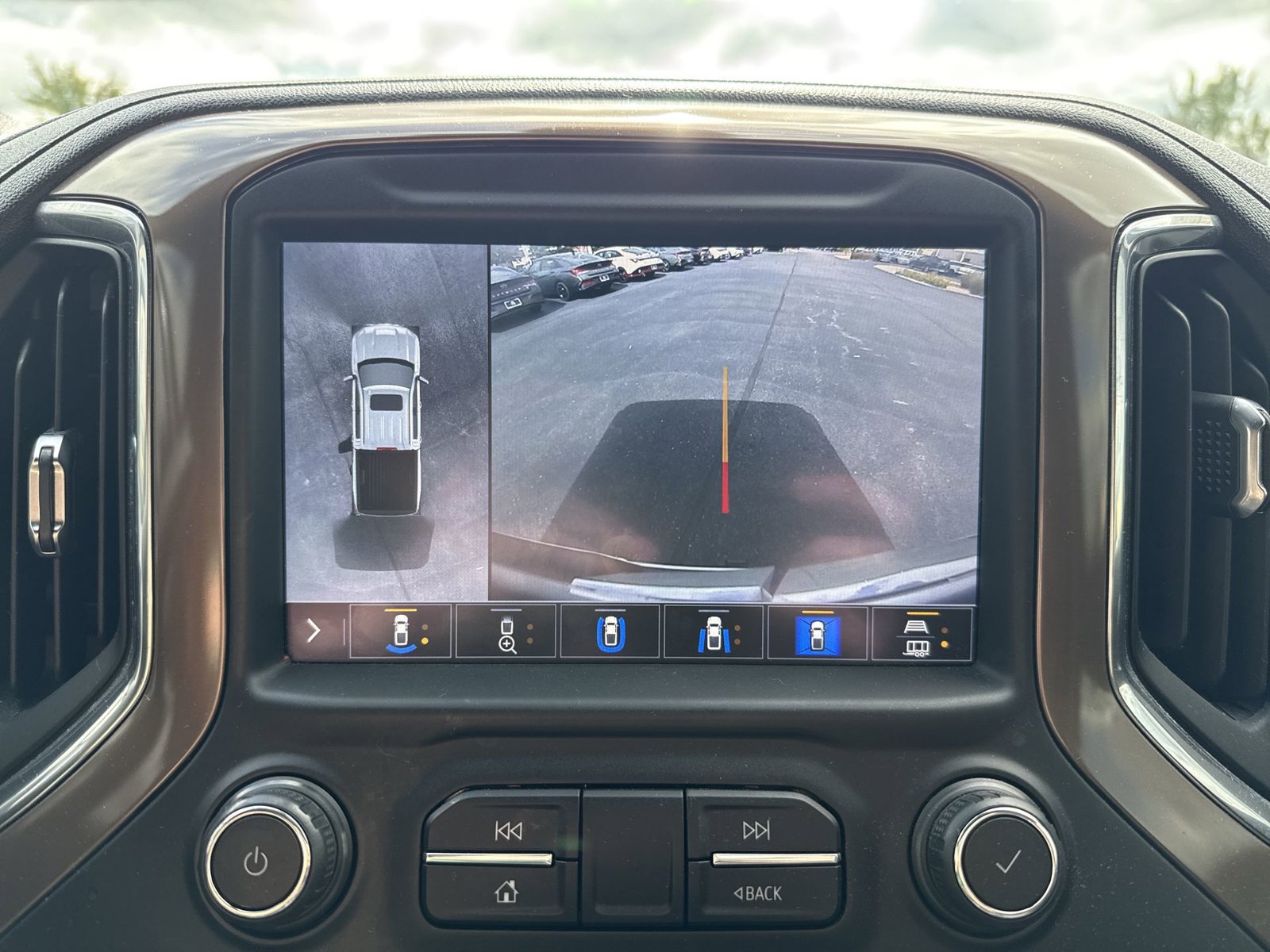 Used 2021 Chevrolet Silverado 1500 High Country w/ Technology Package AWD/4WD image 19