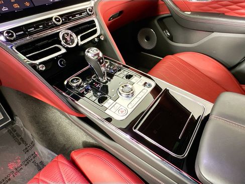 Certified 2022 Bentley Flying Spur V8 image 16
