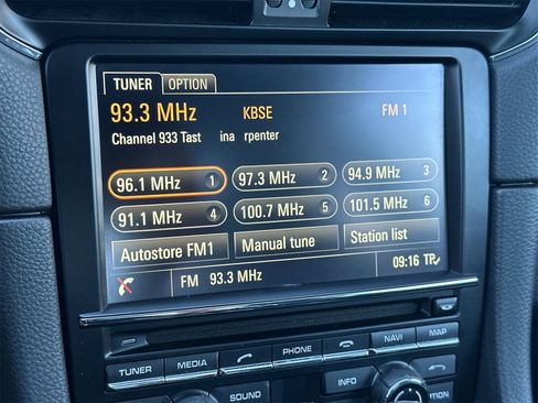 Used 2015 Porsche 911 Carrera 4S image 18