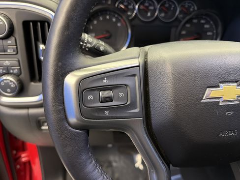 Used 2022 Chevrolet Silverado 1500 LT AWD/4WD image 16