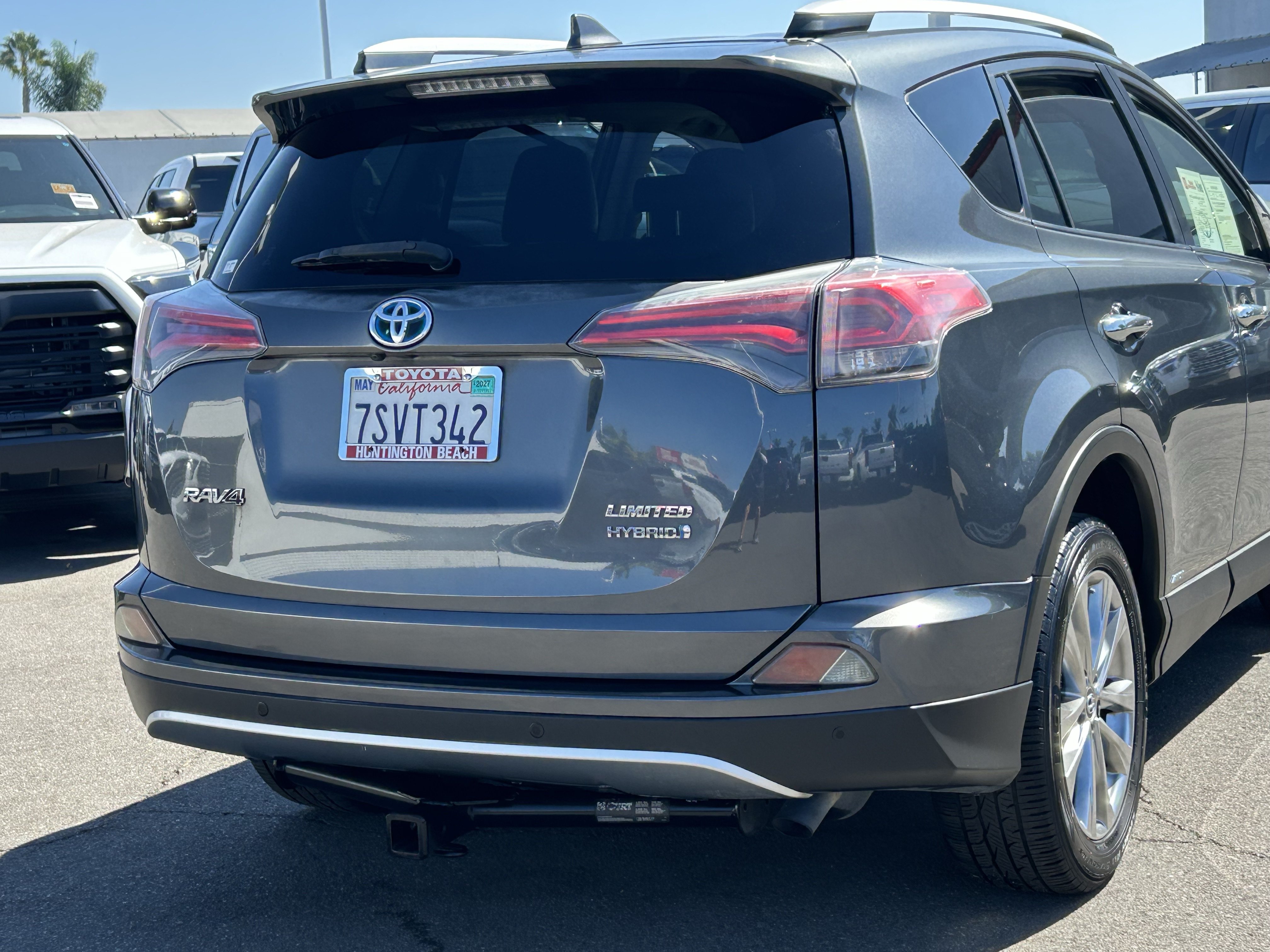 Used 2016 Toyota RAV4 Limited w/ Advanced Technology Package AWD/4WD image 4