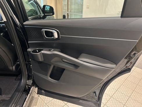 Used 2025 Kia Sorento EX w/ Panoramic Sunroof Package image 23