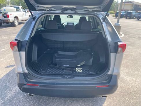 Used 2020 Toyota RAV4 XLE w/ Carpet Mat Package AWD/4WD image 8