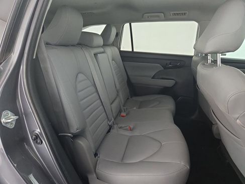 Used 2023 Toyota Highlander L FWD image 31