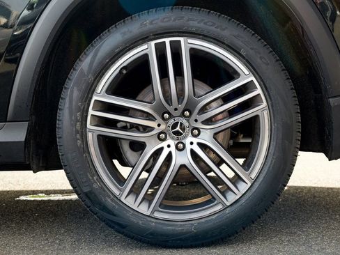 Used 2025 Mercedes-Benz GLS 450 4MATIC image 14