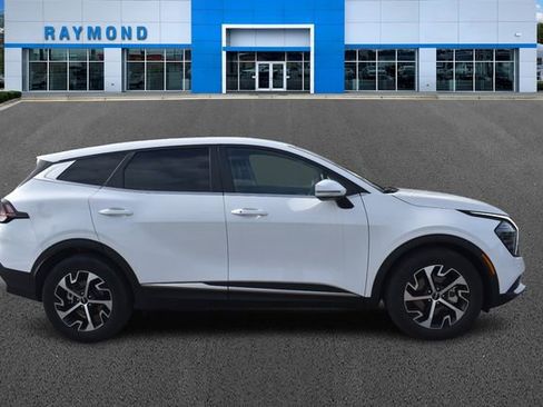 Used 2024 Kia Sportage EX FWD image 2