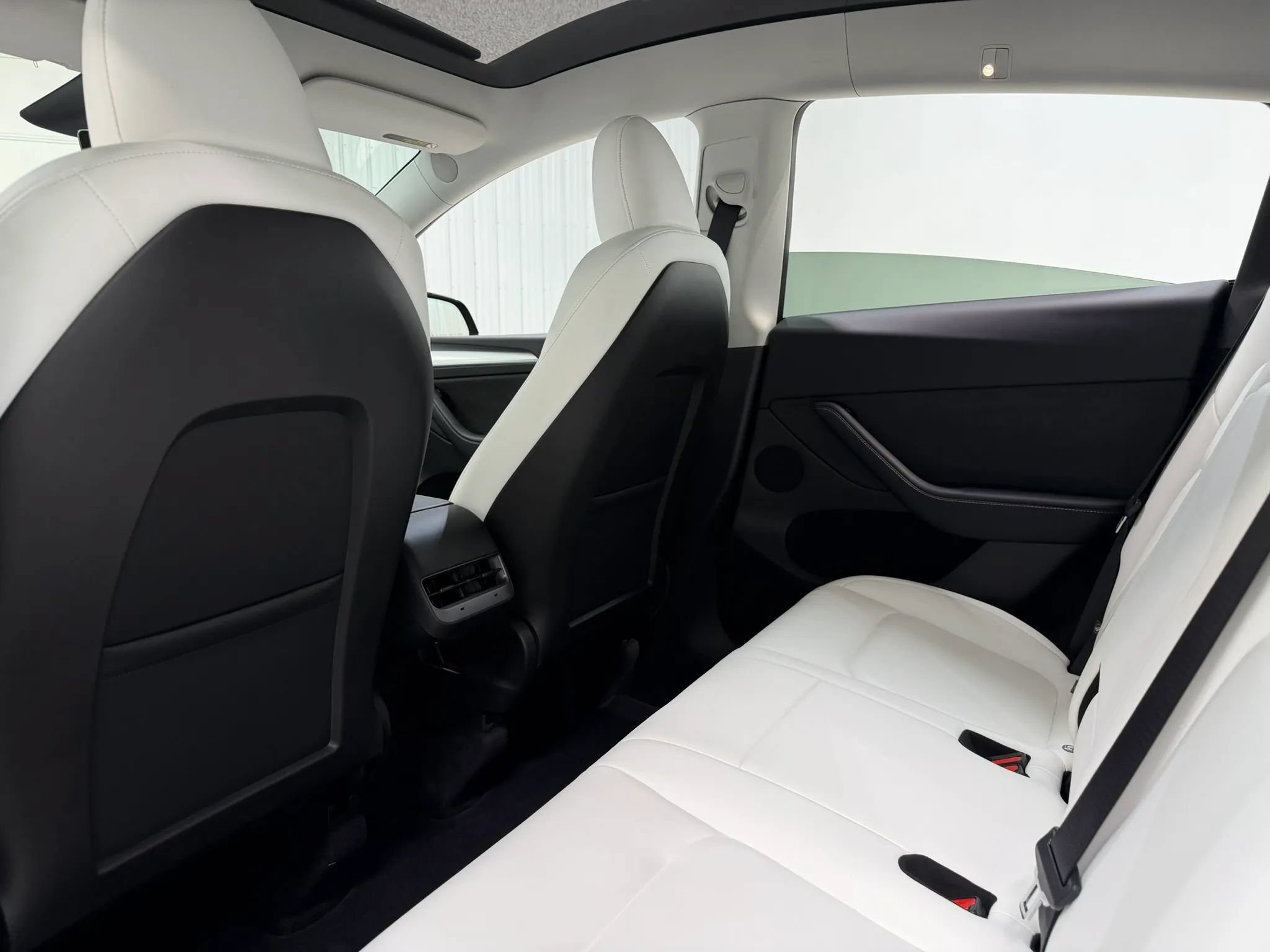 Used 2025 Tesla Model Y Performance AWD/4WD image 16