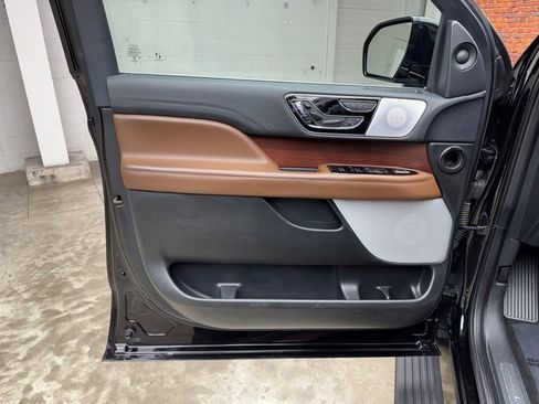 Used 2023 Lincoln Navigator L Reserve image 10