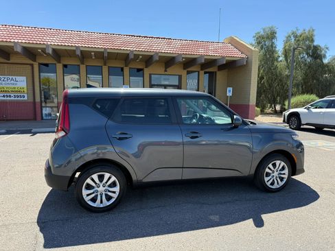 Used 2021 Kia Soul LX image 11
