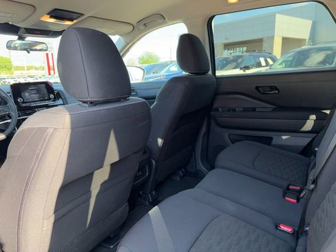 Used 2025 Nissan Pathfinder SV image 24