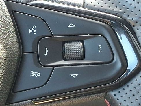Used 2024 Chevrolet Trax RS w/ Sunroof Package FWD image 23