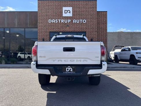 Used 2016 Toyota Tacoma Limited w/ Towing Package image 5