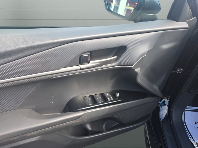 Used 2025 Toyota Camry SE FWD image 11