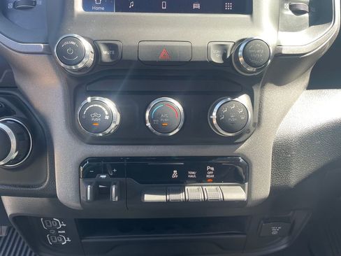 Used 2024 RAM 2500 Tradesman w/ Chrome Appearance Group image 17