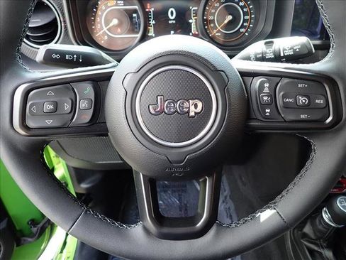 Used 2025 Jeep Wrangler Rubicon AWD/4WD image 15