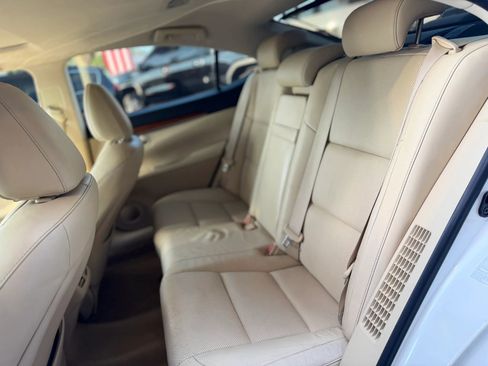 Used 2013 Lexus ES 300h w/ Luxury Pkg FWD image 19