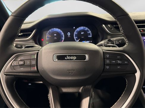 Used 2024 Jeep Grand Cherokee Altitude AWD/4WD image 22