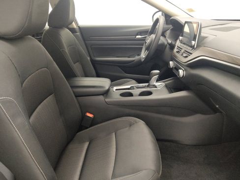 Used 2025 Nissan Altima 2.5 SV FWD image 21
