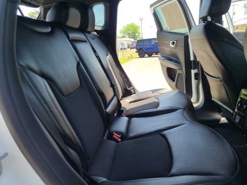Used 2025 Jeep Compass Trailhawk AWD/4WD image 23