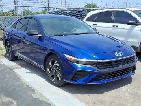 Used 2025 Hyundai Elantra Sport image 1