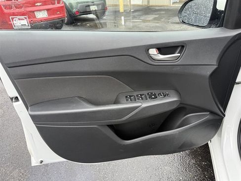 Used 2019 Hyundai Accent SE FWD image 7