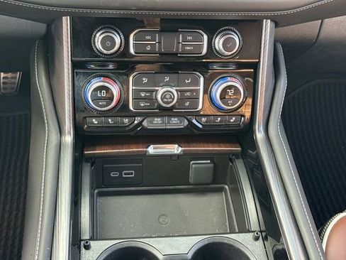 Used 2024 GMC Yukon Denali Ultimate image 27