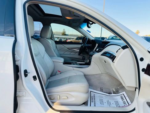 Used 2011 INFINITI M37 w/ Sport Pkg image 12